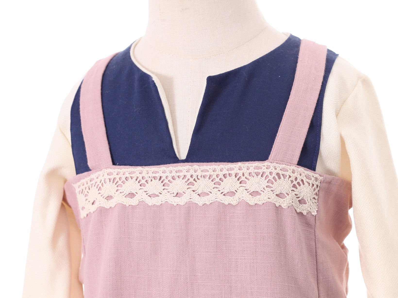 Schürzenkleid aus Leinen rosa