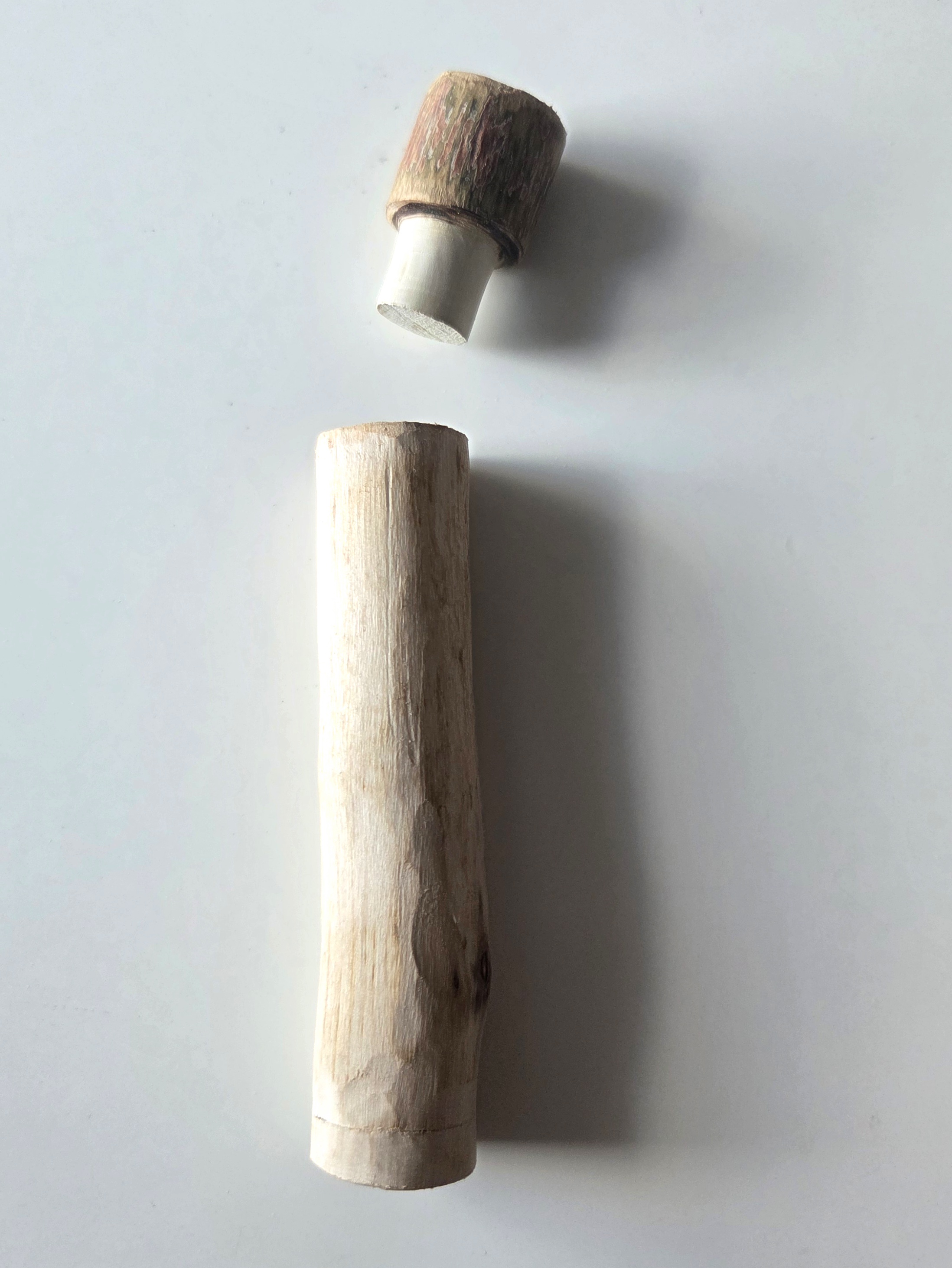 Nadeldose aus Holz