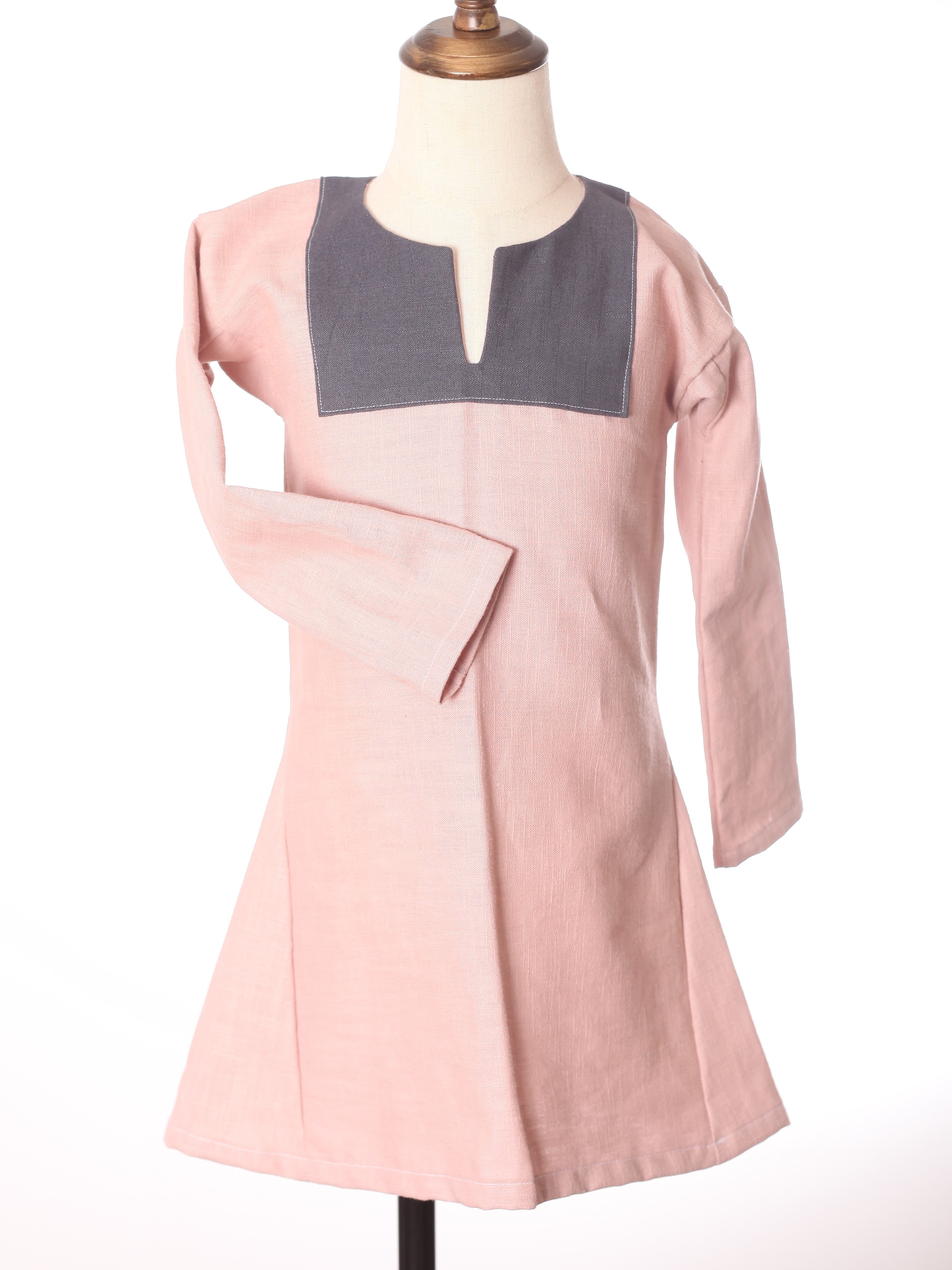 Mittelalterkleid mit Besatz